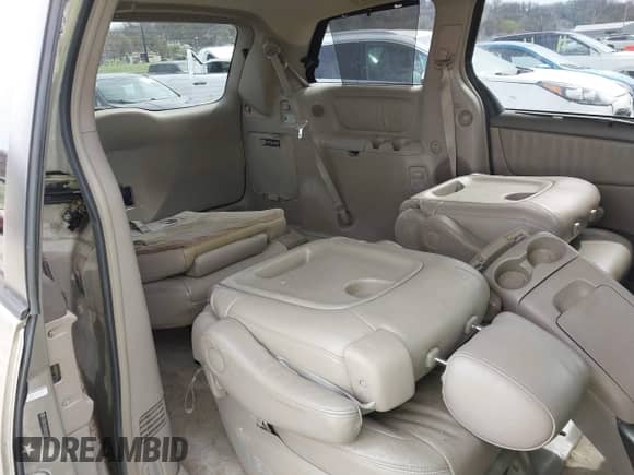 2008 Toyota Sienna XLE z VIN 5TDBK22C48S014479, wystawiony jako IAAI lot #41800059 z przebiegiem 154 958 mil mil oraz . Historia ofert i sprzedaży dostępna na DreamBid. Obrazek 8.