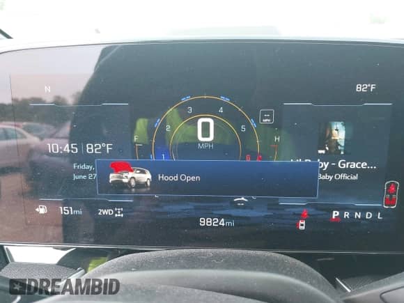 2025 Chevrolet Tahoe RST z VIN 1GNS6RRD7SR121714, wystawiony jako IAAI lot #42602552 z przebiegiem 9 824 mil mil oraz . Historia ofert i sprzedaży dostępna na DreamBid. Obrazek 7.