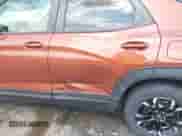 2021 Chevrolet TrailBlazer LT z VIN KL79MPS27MB113390, wystawiony jako IAAI lot #42873046 z przebiegiem 34 079 mil mil oraz . Historia ofert i sprzedaży dostępna na DreamBid. Obrazek 18.