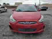 2014 Hyundai Accent GLS z VIN KMHCT4AE0EU707844, wystawiony jako Copart lot #81399485 z przebiegiem 156 373 mil mil oraz Czysty tytuł • Clean title. Historia ofert i sprzedaży dostępna na DreamBid. Obrazek 5.