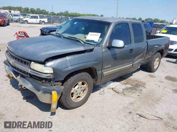1999 Chevrolet Silverado 1500 LS z VIN 2GCEC19T4X1253725, wystawiony jako IAAI lot #43033823 z przebiegiem 381 140 mil mil oraz . Historia ofert i sprzedaży dostępna na DreamBid. Obrazek 2.