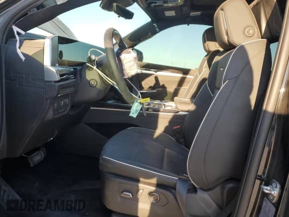 2025 Cadillac Escalade with VIN 1GYS9PRL6SR137800, listed as a Copart auction lot 49889855 with 3,031 mi miles and Salvage title. Bid and sale history available at DreamBid. Image 7.