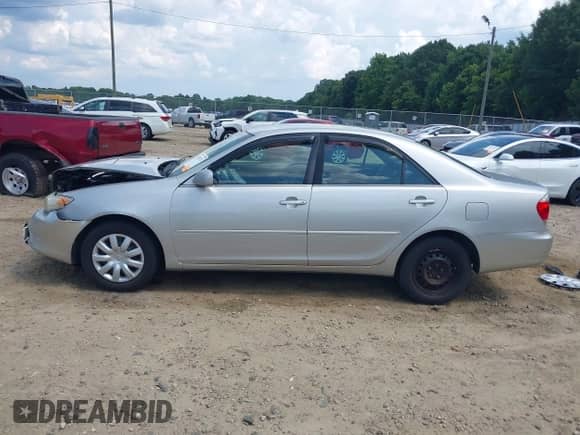 2006 Toyota Camry STD z VIN 4T1BE32K06U681347, wystawiony jako IAAI lot #42716372 z przebiegiem 237 817 mil mil oraz . Historia ofert i sprzedaży dostępna na DreamBid. Obrazek 15.