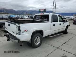 2005 Chevrolet Silverado 2500HD LT z VIN 1GCHK23265F900122, wystawiony jako Copart lot #85870455 z przebiegiem Nie podano mil oraz Szkoda całkowita • Salvage title. Historia ofert i sprzedaży dostępna na DreamBid. Obrazek 3.
