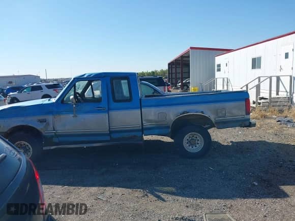1992 Ford F-150 with VIN 1FTEX14H4NKB55797, listed as a IAAI auction lot 43392031 with 186,163 mi miles and . Bid and sale history available at DreamBid. Image 14.