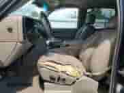 2005 GMC Sierra 1500 SLE z VIN 2GTEK13T751200347, wystawiony jako Copart lot #60863495 z przebiegiem 272 891 mil mil oraz Czysty tytuł • Clean title. Historia ofert i sprzedaży dostępna na DreamBid. Obrazek 7.