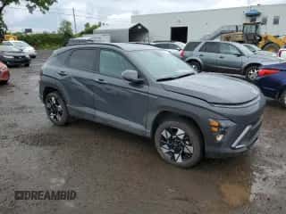 2024 Hyundai Kona SEL с VIN KM8HBCAB0RU124639, выставлен на аукционе Copart как лот 67995734 с пробегом 7 397 миль миль и На запчасти • Non repairable. История ставок и продаж доступна на DreamBid. Изображение 4.