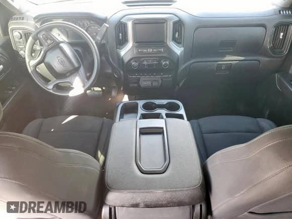 2024 Chevrolet Silverado 1500 Custom Trail Boss z VIN 3GCPDCEK2RG197468, wystawiony jako Copart lot #83947465 z przebiegiem Nie podano mil oraz Szkoda całkowita • Salvage title. Historia ofert i sprzedaży dostępna na DreamBid. Obrazek 8.