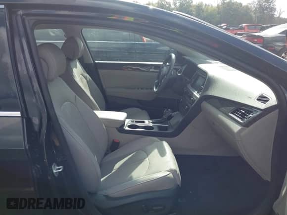 2015 Hyundai Sonata Sport с VIN 5NPE34AF5FH070046, выставлен на аукционе IAAI как лот 43326808 с пробегом 45 815 миль миль и . История ставок и продаж доступна на DreamBid. Изображение 5.