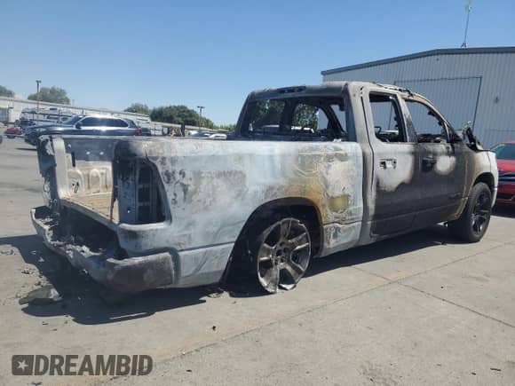 2022 Ram 1500 Lone Star z VIN 1C6RREBT7NN354794, wystawiony jako Copart lot #65368405 z przebiegiem Nie podano mil oraz Nie do naprawy • Non repairable. Historia ofert i sprzedaży dostępna na DreamBid. Obrazek 3.