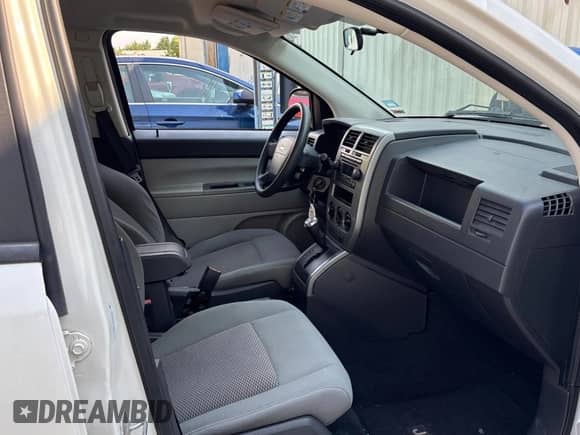 2007 Jeep Compass Sport with VIN 1J8FT47W27D370008, listed as a Copart auction lot 68281255 with 109,027 mi miles and Clean title. Bid and sale history available at DreamBid. Image 5.
