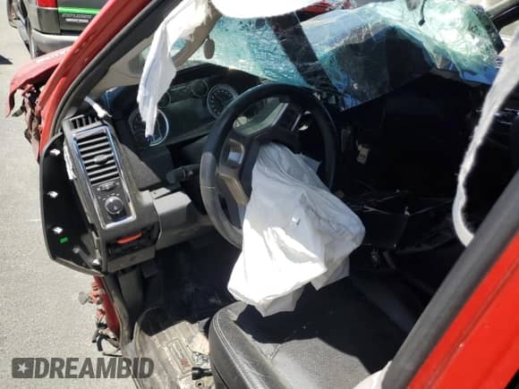 2015 Ram 1500 Laramie z VIN 1C6RR7VT3FS766933, wystawiony jako Copart lot #64125715 z przebiegiem Nie podano mil oraz Szkoda całkowita • Salvage title. Historia ofert i sprzedaży dostępna na DreamBid. Obrazek 8.