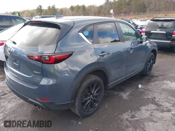 2022 Mazda CX-5 S Carbon Edition z VIN JM3KFBCM7N0579780, wystawiony jako IAAI lot #41460860 z przebiegiem 43 479 mil mil oraz . Historia ofert i sprzedaży dostępna na DreamBid. Obrazek 4.