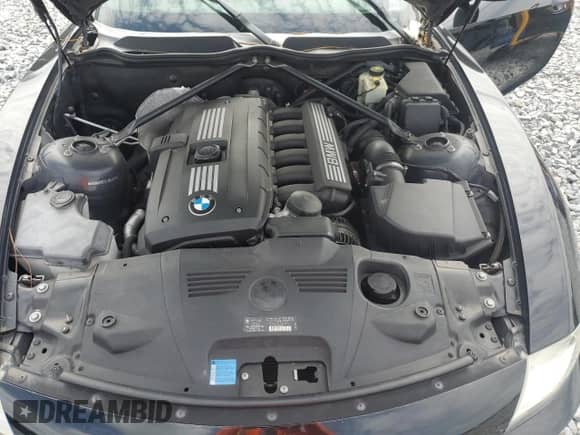 2007 BMW Z4 3.0si z VIN 4USBU53527LW92363, wystawiony jako Copart lot #59924635 z przebiegiem 98 546 mil mil oraz Czysty tytuł • Clean title. Historia ofert i sprzedaży dostępna na DreamBid. Obrazek 11.