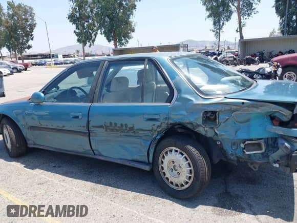 1991 Honda Accord EX z VIN JHMCB7560MC063583, wystawiony jako IAAI lot #42563870 z przebiegiem 226 798 mil mil oraz . Historia ofert i sprzedaży dostępna na DreamBid. Obrazek 6.