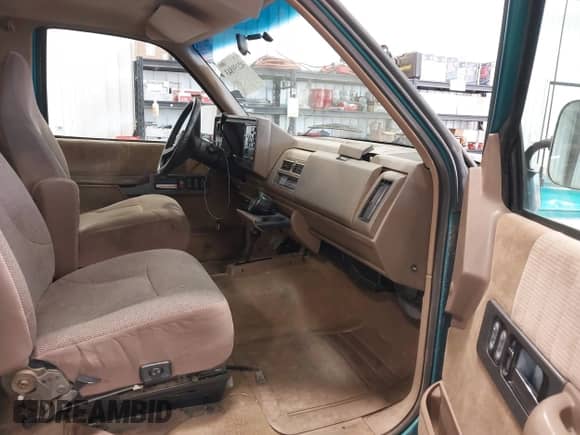 1993 Chevrolet Silverado 2500 с VIN 2GCFK29K9P1244541, выставлен на аукционе IAAI как лот 42159843 с пробегом 185 247 миль миль и . История ставок и продаж доступна на DreamBid. Изображение 5.