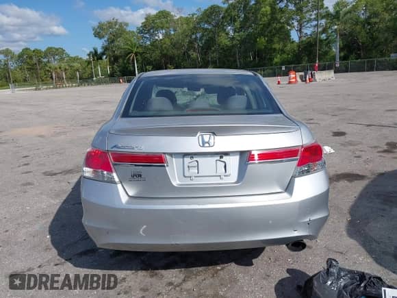 2012 Honda Accord LX Premium с VIN 1HGCP2F48CA027252, выставлен на аукционе IAAI как лот 42011848 с пробегом 88 443 миль миль и . История ставок и продаж доступна на DreamBid. Изображение 16.