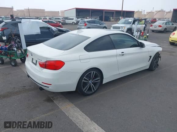 2014 BMW 4 Series 435i xDrive z VIN WBA3R5C59EK186119, wystawiony jako IAAI lot #41968020 z przebiegiem 97 187 mil mil oraz . Historia ofert i sprzedaży dostępna na DreamBid. Obrazek 4.