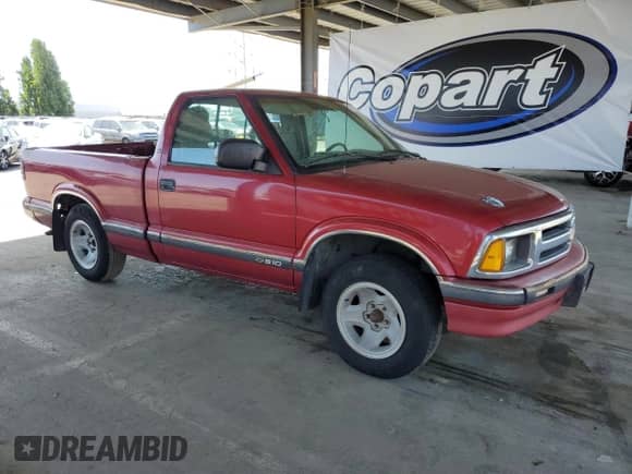 1997 Chevrolet S-10 LS with VIN 1GCCS1440V8149351, listed as a Copart auction lot 55935625 with 167,894 mi miles and Salvage title. Bid and sale history available at DreamBid. Image 4.