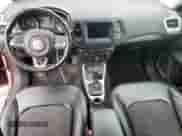 2020 Jeep Compass Latitude z VIN 3C4NJDBB1LT240917, wystawiony jako Copart lot #85281515 z przebiegiem 73 386 mil mil oraz Szkoda całkowita • Salvage title. Historia ofert i sprzedaży dostępna na DreamBid. Obrazek 8.