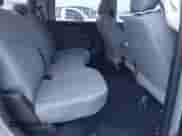 2019 Ram 1500 Express z VIN 1C6RR7KT7KS743055, wystawiony jako IAAI lot #41298661 z przebiegiem 57 536 mil mil oraz . Historia ofert i sprzedaży dostępna na DreamBid. Obrazek 8.