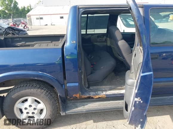2003 Chevrolet S-10 LS с VIN 1GCDT13X63K165969, выставлен на аукционе IAAI как лот 42517781 с пробегом 139 142 миль миль и . История ставок и продаж доступна на DreamBid. Изображение 8.