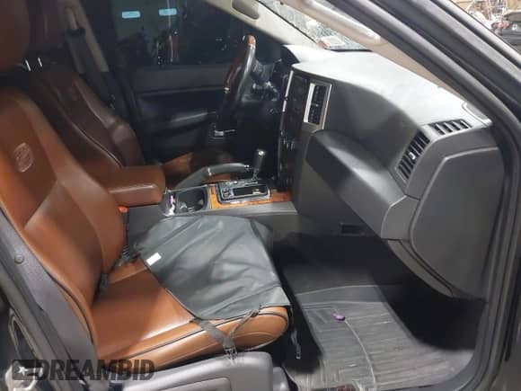 2008 Jeep Grand Cherokee Overland with VIN 1J8HR68208C224177, listed as a IAAI auction lot 42332532 with 124,602 mi miles and . Bid and sale history available at DreamBid. Image 5.