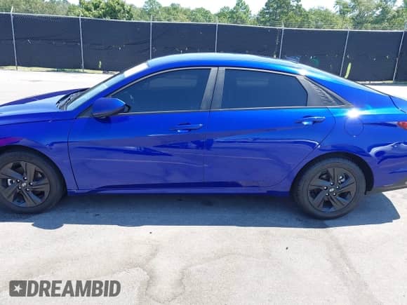 2025 Hyundai Elantra SE with VIN KMHLL4DG0SU858563, listed as a IAAI auction lot 43063523 with 8,831 mi miles and . Bid and sale history available at DreamBid. Image 15.