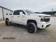 2024 Chevrolet Silverado 2500HD LTZ z VIN 2GC4YPEY8R1188561, wystawiony jako Copart lot #61419725 z przebiegiem 13 902 mil mil oraz Szkoda całkowita • Salvage title. Historia ofert i sprzedaży dostępna na DreamBid. Obrazek 4.