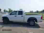 2007 Dodge 1500 SLT z VIN 1D7HU18P37J507399, wystawiony jako IAAI lot #42434882 z przebiegiem 327 245 mil mil oraz . Historia ofert i sprzedaży dostępna na DreamBid. Obrazek 14.