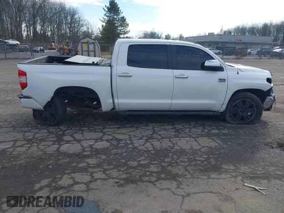 2019 Toyota Tundra SR5 с VIN 5TFAY5F13KX841010, выставлен на аукционе IAAI как лот 41297569 с пробегом 53 169 миль миль и . История ставок и продаж доступна на DreamBid. Изображение 13.