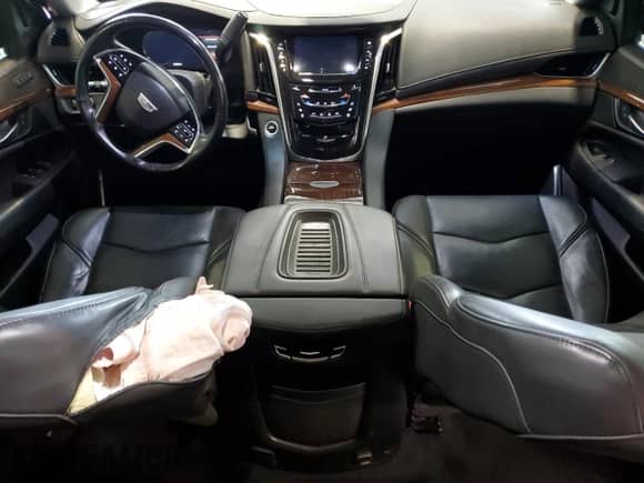 2019 Cadillac Escalade ESV Luxury с VIN 1GYS4HKJ2KR138634, выставлен на аукционе Copart как лот 53454755 с пробегом 104 098 миль миль и Списание • Salvage title. История ставок и продаж доступна на DreamBid. Изображение 8.