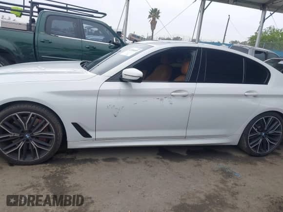 2021 BMW 5 Series 540i с VIN WBA53BJ00MWW90243, выставлен на аукционе IAAI как лот 42180493 с пробегом 83 447 миль миль и . История ставок и продаж доступна на DreamBid. Изображение 14.