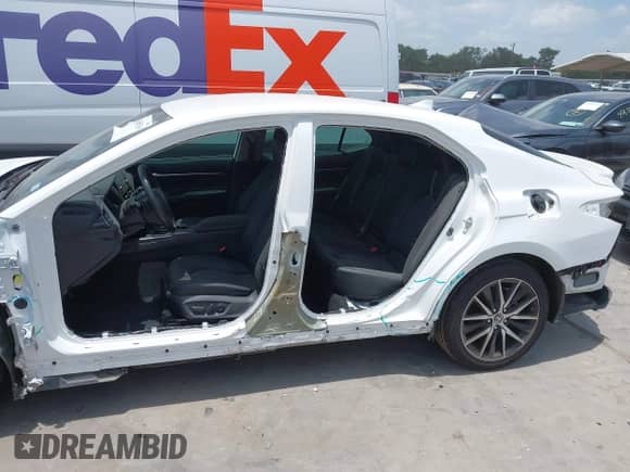 2021 Toyota Camry SE z VIN 4T1G11AK0MU607415, wystawiony jako IAAI lot #42542539 z przebiegiem 52 253 mil mil oraz . Historia ofert i sprzedaży dostępna na DreamBid. Obrazek 15.