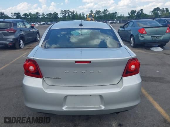 2012 Dodge Avenger SE с VIN 1C3CDZAB9CN233005, выставлен на аукционе IAAI как лот 42485734 с пробегом 129 991 миль миль и . История ставок и продаж доступна на DreamBid. Изображение 16.