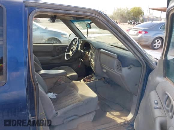 2002 Chevrolet Blazer LS with VIN 1GNDT13W82K101185, listed as a IAAI auction lot 43332635 with 130,604 mi miles and . Bid and sale history available at DreamBid. Image 5.