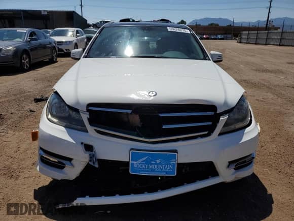 2014 Mercedes-Benz C 300 Sport с VIN WDDGF8AB2ER319663, выставлен на аукционе Copart как лот 69626275 с пробегом 110 846 миль миль и Списание • Salvage title. История ставок и продаж доступна на DreamBid. Изображение 5.