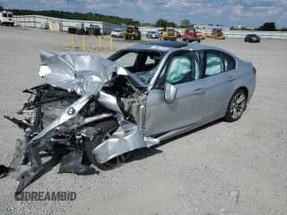 2018 BMW 3 Series 330i xDrive z VIN WBA8D9G54JNU68991, wystawiony jako Copart lot #70646915 z przebiegiem Nie podano mil oraz Szkoda całkowita • Salvage title. Historia ofert i sprzedaży dostępna na DreamBid. Obrazek 1.