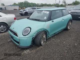 2025 MINI Hardtop Cooper S with VIN WMW23GD06S2W32332, listed as a Copart auction lot 55635155 with 10,282 mi miles and Salvage title. Bid and sale history available at DreamBid. Image 1.