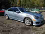 2013 Mercedes-Benz C 300 Sport z VIN WDDGF8AB2DR271516, wystawiony jako Copart lot #86176695 z przebiegiem 143 746 mil mil oraz Szkoda całkowita • Salvage title. Historia ofert i sprzedaży dostępna na DreamBid. Obrazek 4.