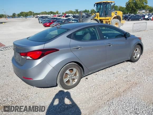 2015 Hyundai Elantra SE z VIN 5NPDH4AE2FH629654, wystawiony jako IAAI lot #43163545 z przebiegiem 321 952 mil mil oraz . Historia ofert i sprzedaży dostępna na DreamBid. Obrazek 4.