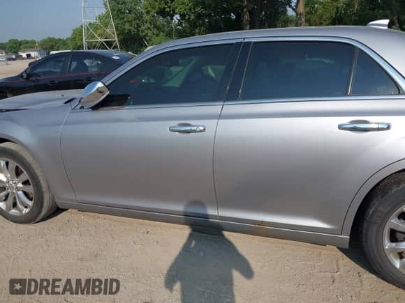 2016 Chrysler 300 C с VIN 2C3CCAKG4GH282755, выставлен на аукционе IAAI как лот 42842699 с пробегом 149 913 миль миль и . История ставок и продаж доступна на DreamBid. Изображение 14.