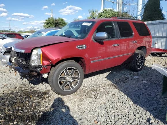 2009 Cadillac Escalade with VIN 1GYFK23289R113212, listed as a Copart auction lot 70243575 with 172,712 mi miles and Salvage title. Bid and sale history available at DreamBid. Image 1.