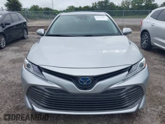 2020 Toyota Camry Hybrid XLE z VIN 4T1F31AK0LU519386, wystawiony jako IAAI lot #43175906 z przebiegiem 33 991 mil mil oraz . Historia ofert i sprzedaży dostępna na DreamBid. Obrazek 12.