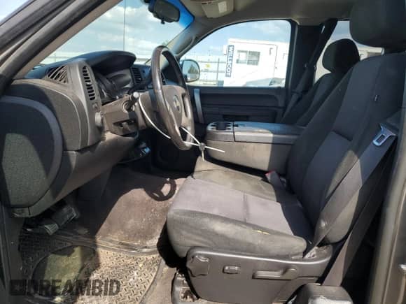 2012 Chevrolet Silverado 1500 LT z VIN 1GCRCSE0XCZ270288, wystawiony jako Copart lot #68697675 z przebiegiem 176 429 mil mil oraz Szkoda całkowita • Salvage title. Historia ofert i sprzedaży dostępna na DreamBid. Obrazek 7.