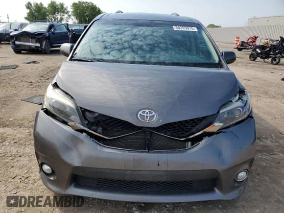 2017 Toyota Sienna SE with VIN 5TDXZ3DC3HS856993, listed as a Copart auction lot 80295975 with 113,848 mi miles and Salvage title. Bid and sale history available at DreamBid. Image 5.