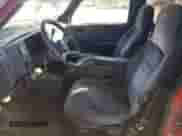 1993 Chevrolet Blazer с VIN 1GNDT13W9P2194015, выставлен на аукционе Copart как лот 48327255 с пробегом 188 591 миль миль и Списание • Salvage title. История ставок и продаж доступна на DreamBid. Изображение 7.