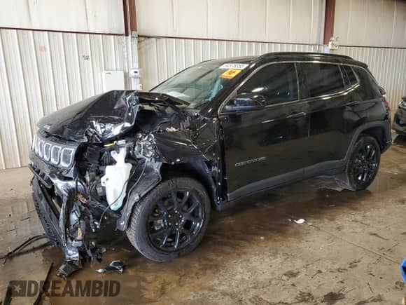 2022 Jeep Compass Latitude Lux z VIN 3C4NJDFB1NT113517, wystawiony jako Copart lot #84578355 z przebiegiem Nie podano mil oraz Szkoda całkowita • Salvage title. Historia ofert i sprzedaży dostępna na DreamBid. Obrazek 1.