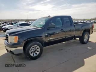 2010 GMC Sierra 1500 z VIN 1GTSKVEA4AZ241610, wystawiony jako Copart lot #45301635 z przebiegiem 244 815 mil mil oraz Szkoda całkowita • Salvage title. Historia ofert i sprzedaży dostępna na DreamBid. Obrazek 1.