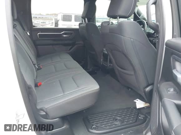 2024 Ram 1500 Big Horn z VIN 1C6SRFFT6RN115065, wystawiony jako IAAI lot #41997639 z przebiegiem 15 453 mil mil oraz . Historia ofert i sprzedaży dostępna na DreamBid. Obrazek 8.